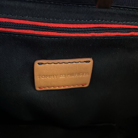 NWT Tommy Hilfiger genuine leather Navy blue tote w/gold hardware. - Picture 5 of 7